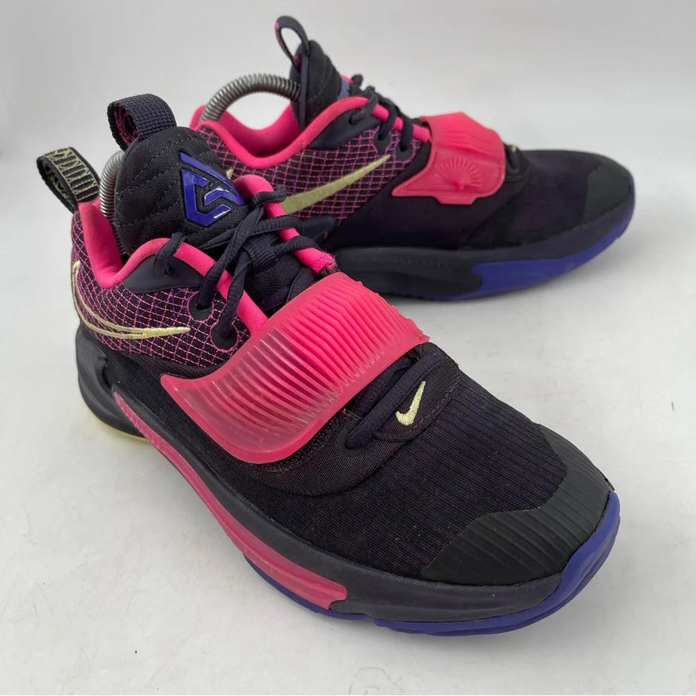 👞 Nike Unisex Zoom Freak 3-SZ 6 Y-Purple Pink Low Top Lace- Up Running Shoe